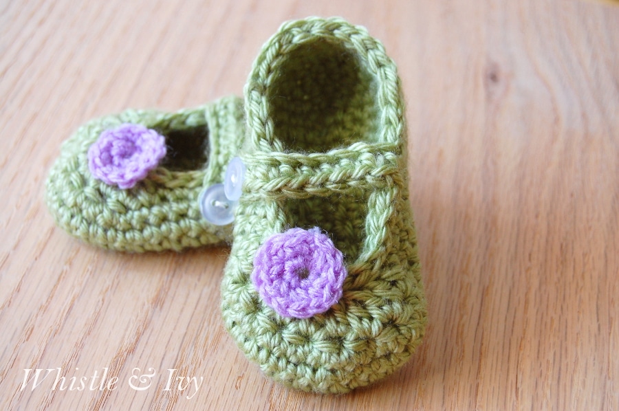 Crochet Pattern  Get the free pattern for these adorable baby bootie 