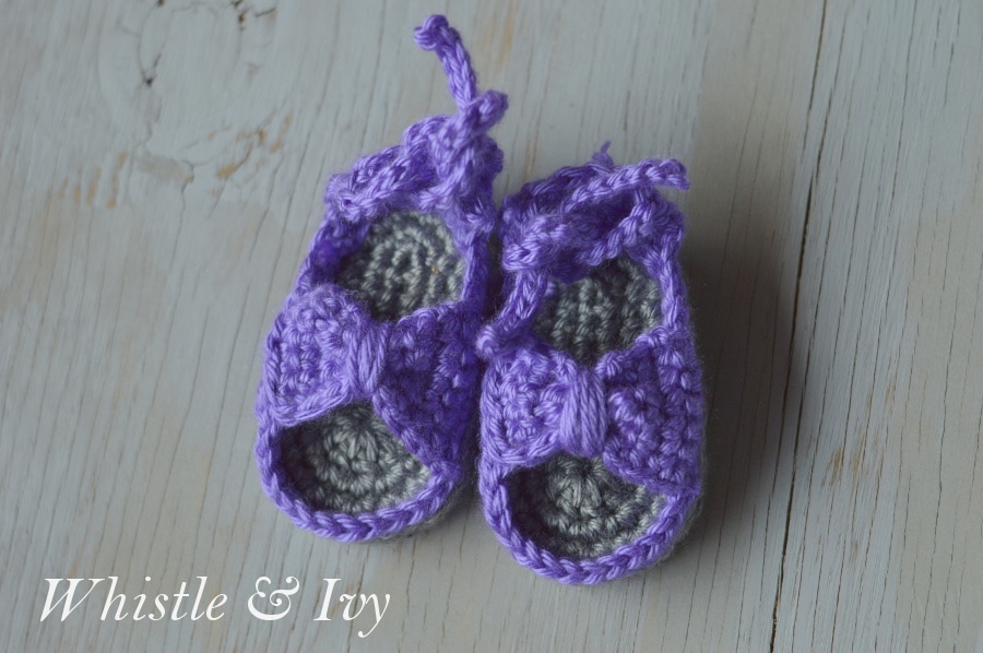 Free Crochet Pattern - Bitty Bow Baby Sandals. Adorable spring and ...