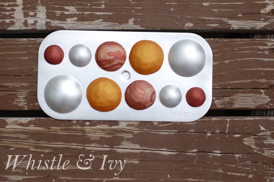 Make this perfectly nerdy solar system chunky necklace with a few tools and this easy tutorial! {Whistle and Ivy}
