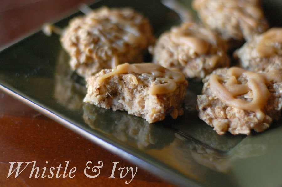 Caramel Banana Oatmeal Breakfast Cookies - Perfect filling on-the-go cookie recipe. No added sugar in the cookie dough!