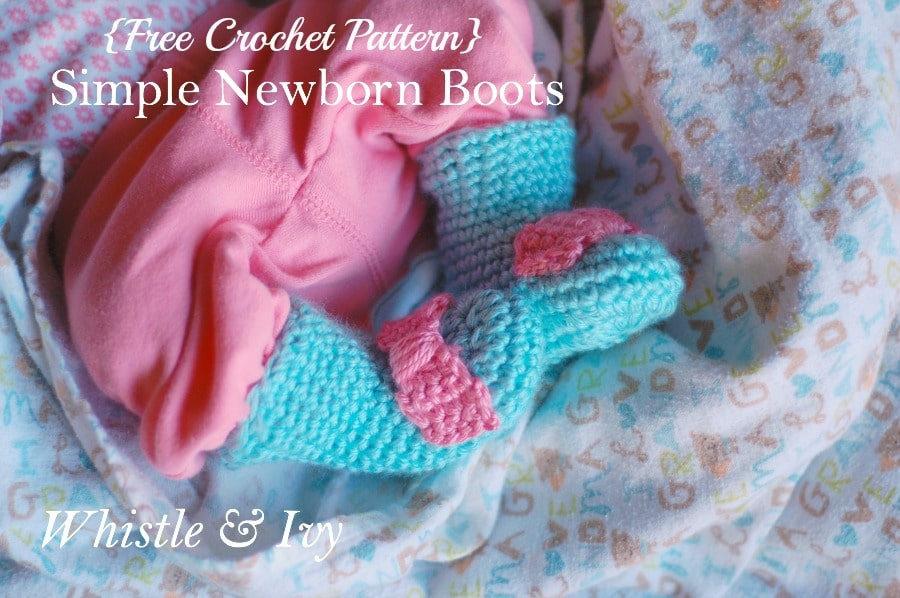 These warm simple newborn booties keep your babies feet cozy and keep socks on as well! Get the free pattern at Whistle and Ivy