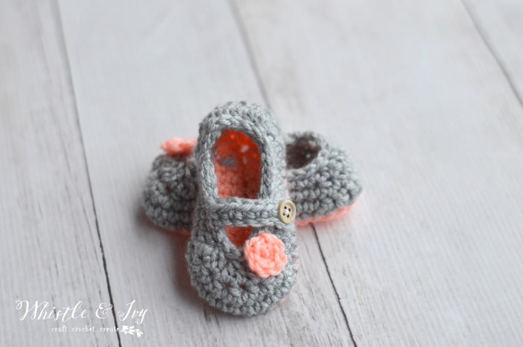free crochet pattern Mary Janes booties for baby 
