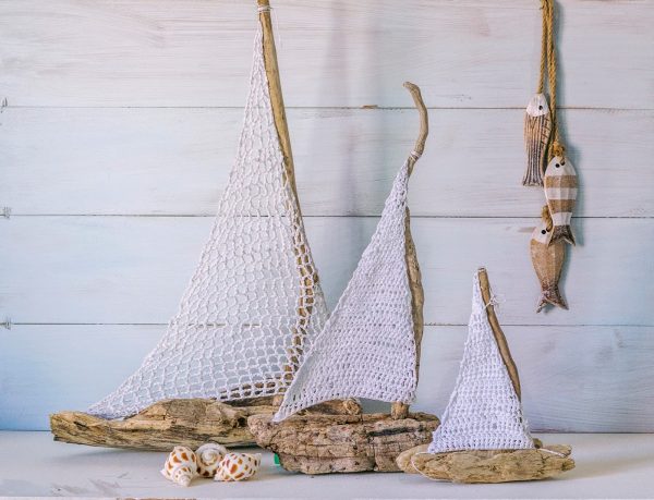 26 Free Crochet Decor Patterns - Jump on the crochet trend and make some of these fabulous crochet projects for your home. 