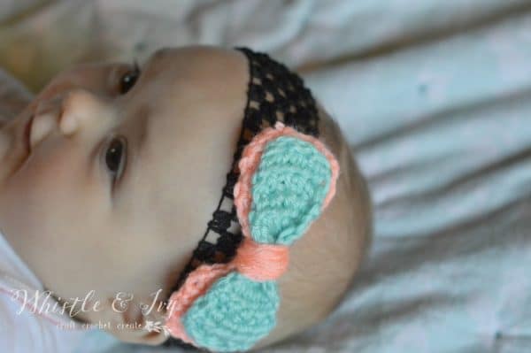 Free Crochet Pattern - Double Bow Crochet Pattern - This sweet two-toned double bow is a sweet and colorful accessory, perfect for a baby headband. 