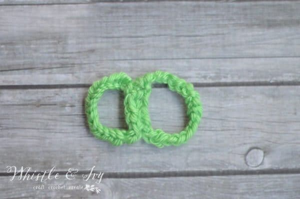 Free Crochet Pattern - Summer Flower Baby Barefoot Sandals | Perfect stretchy and comfy little sandals for baby feet 