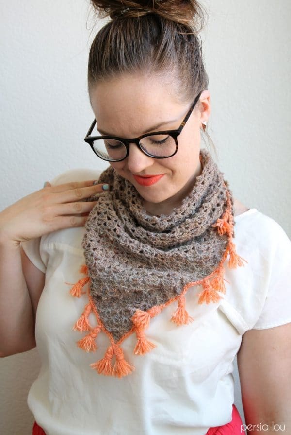 19 Free Patterns for Pretty Crochet Scarves - You can never have enough scarves! Make yourself a new one with this list of free crochet scarf patterns.