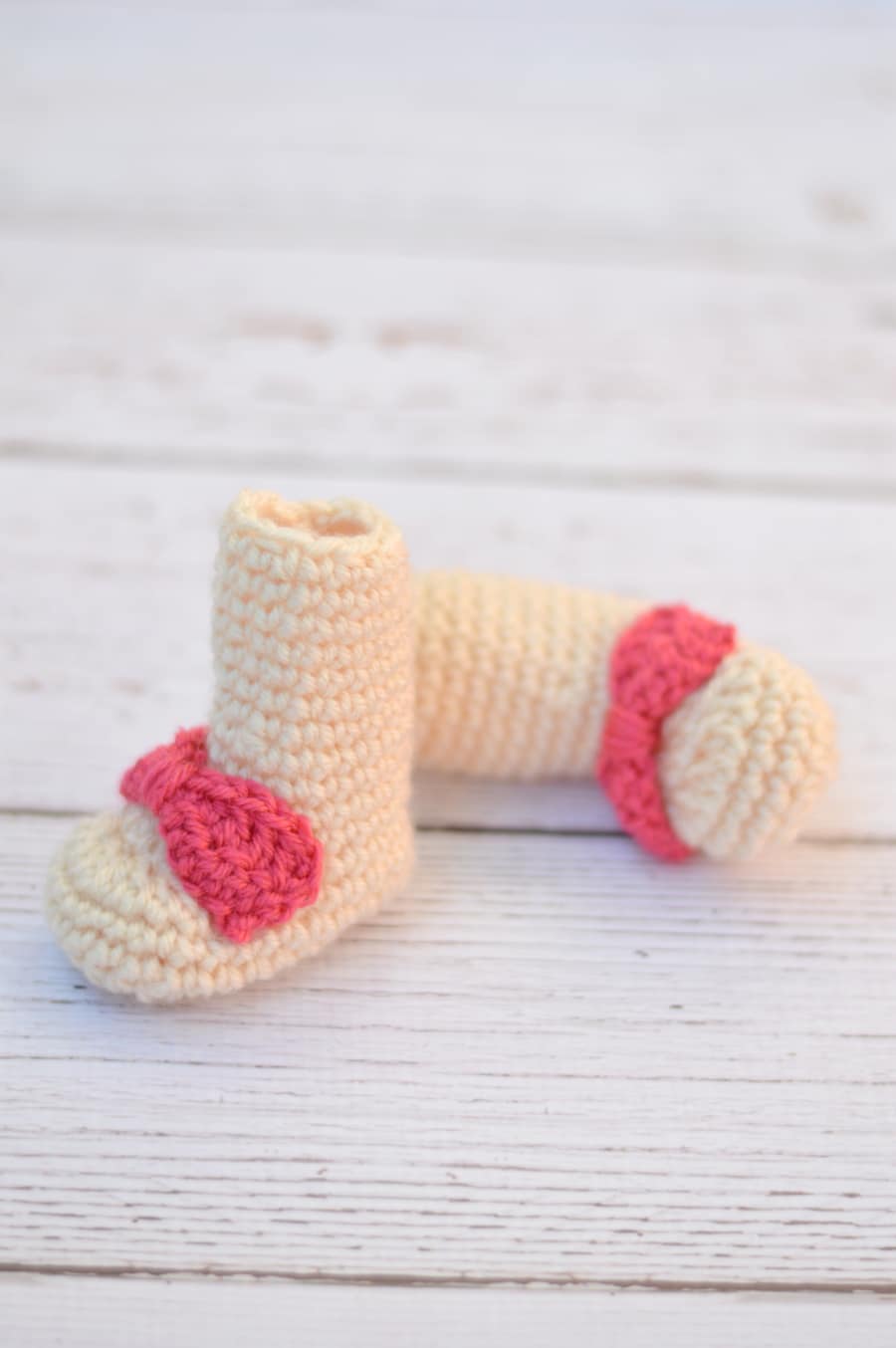 Simple Newborn Baby Booties – Free Crochet Pattern