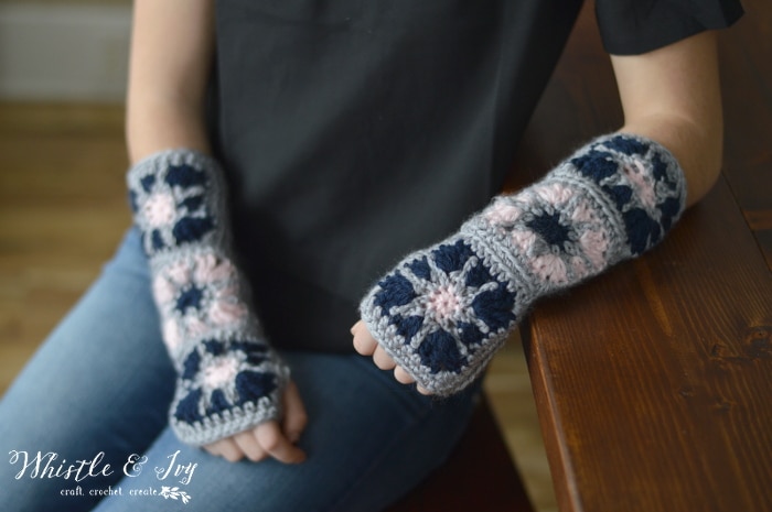 Starburst Granny Square Arm Warmers - Make these beautiful and comfy arm warmers with this free crochet pattern. These pretty arm warmers are very fun to make!