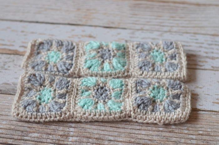 Starburst Granny Square Arm Warmers - Make these beautiful and comfy arm warmers with this free crochet pattern. These pretty arm warmers are very fun to make!