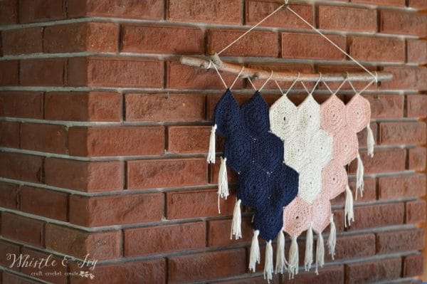 12 FREE Beginner-Friendly Crochet Patterns: If you are thinking of learning to crochet, try one of these fun and trendy patterns! 