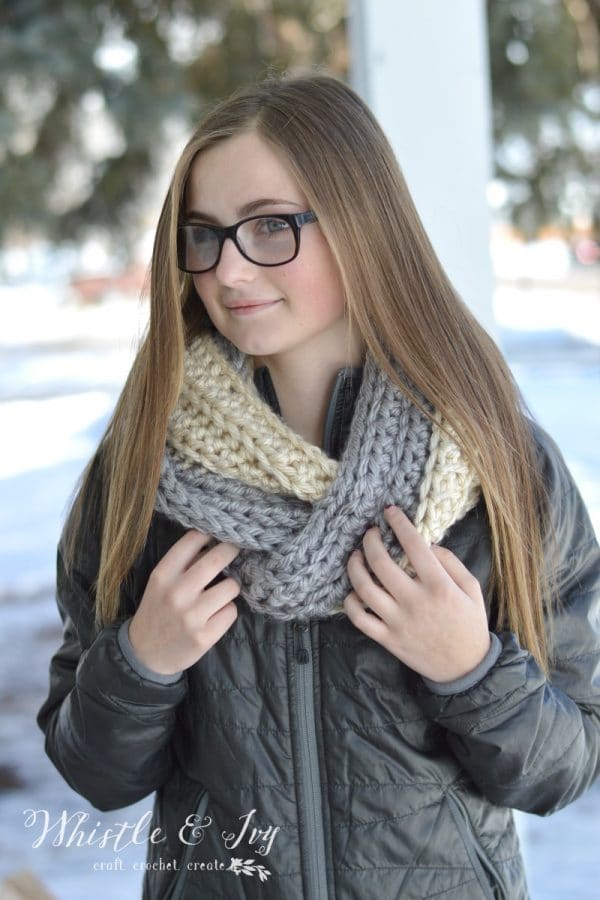 Chunky Ribbed Infinity Scarf - Perfect chilly weather scarf. The chunky yarn makes this a very quick project!