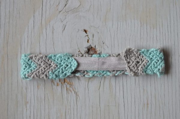 Free Crochet Pattern - Simple Chevron Headband | Crochet this adorable headband. Includes instructions for women and toddler sizes. 