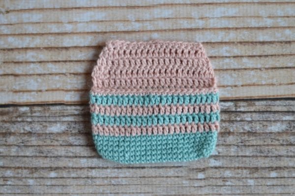 Free Crochet Pattern: Never miss a sales opportunity again by carrying around your business cards in this cute crochet business card pouch!