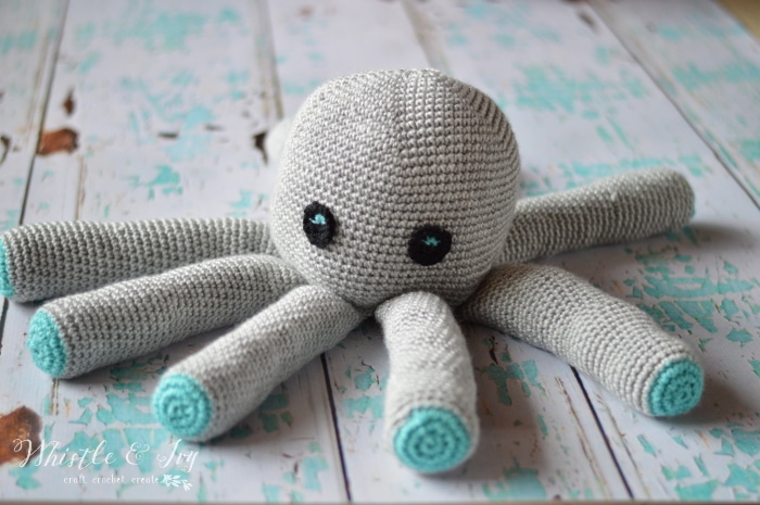 Free Crochet Pattern - Plush Crochet Octopus Amigurumi | Make this adorable and simple crochet octopus plush, the perfect sea friend for any child. 