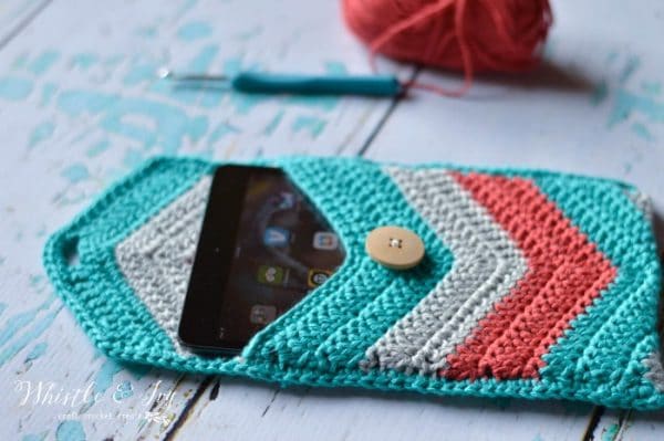 Free Crochet Pattern: Crochet Chevron iPad Mini Case | Crochet this adorable chevron pouch for your iPad! Easily size up or down for all your devices. 