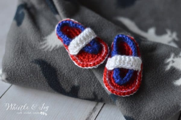 Free Crochet Pattern: Patriotic Baby Flip Flops | Make these adorable sandals for the 4th of July! 