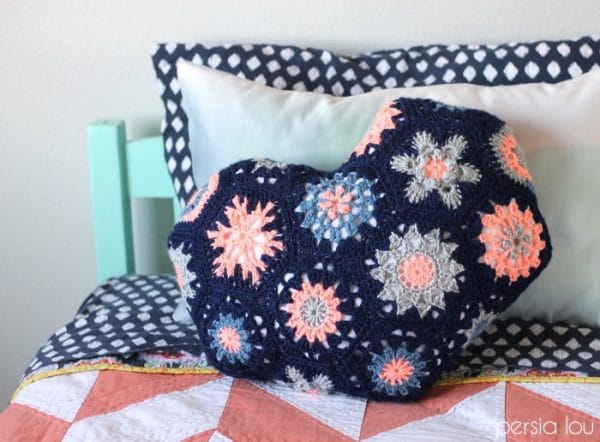 26 Free Crochet Decor Patterns - Jump on the crochet trend and make some of these fabulous crochet projects for your home. 