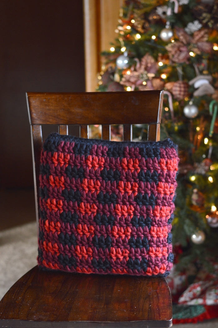 Crochet Plaid Pillow – Free Crochet Pattern