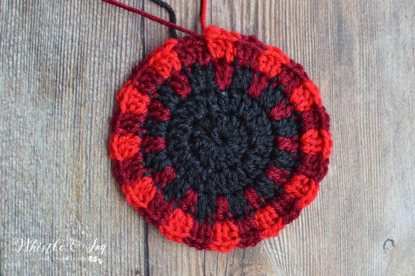 Crochet Pattern: Top Down Crochet Plaid Hat | Make this pretty and trendy buffalo plaid hat in the round!  