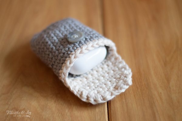 free crochet pattern AirPods case pouch 