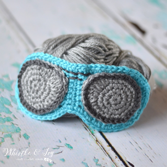 blue aviator crochet sleep mask with yarn 