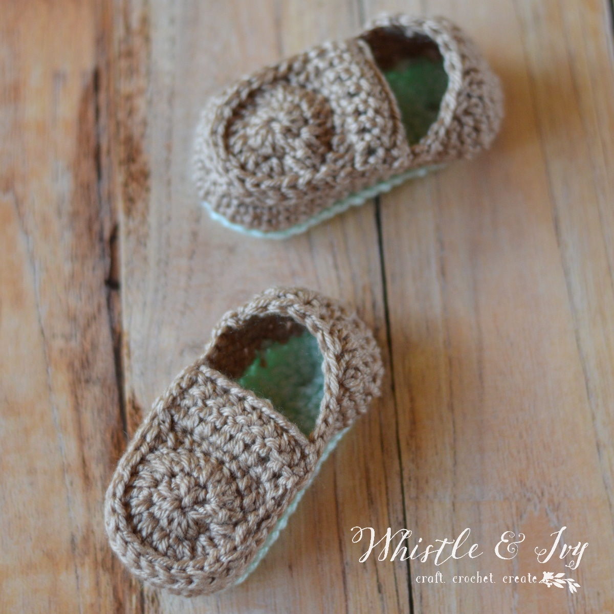 crochet pattern for baby loafer booties, cute gift idea for baby shower, simple and cute crochet baby shoes 