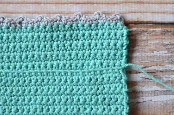 FREE Crochet Crochet - Everia Picot Clutch Crochet Pattern | This beginner-friendly clutch is made of ONE stitch, and so cute when completed. 