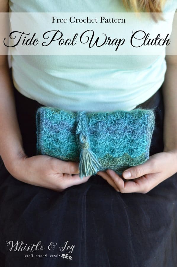 FREE Crochet Pattern: Tide Pool Wrap Clutch | This gorgeous clutch is easy to make. The shells give it a beach-y feel, and it's perfect for any event.