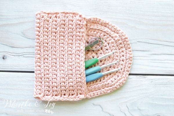 cute modern crochet pouch case free crochet pattern 