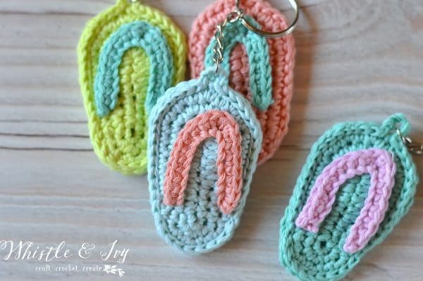 FREE Crochet Pattern: Crochet Flip Flop Key Chain | The cutest embellishment for your key ring! Also perfect for your summer craft booth.