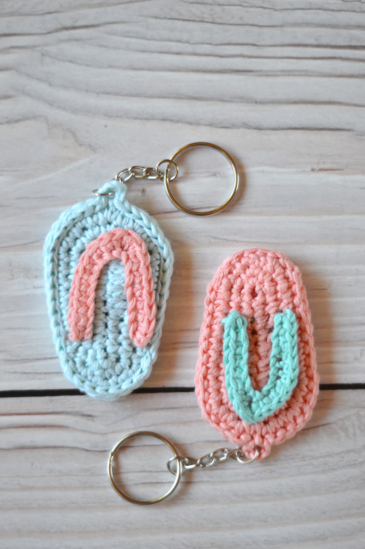 Crochet Flip Flop Keychain – Free Crochet Pattern