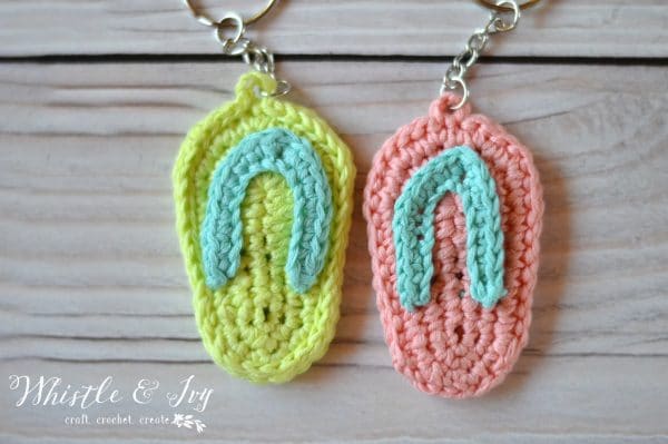 FREE Crochet Pattern: Crochet Flip Flop Key Chain | The cutest embellishment for your key ring! Also perfect for your summer craft booth.