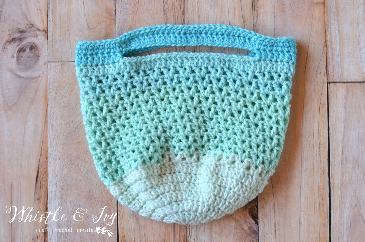 FREE Crochet Pattern: Crochet in Public Bag | Crochet everywhere with this handy bag, perfectly sized to carry a skein of yarn, and fits on your arm. 