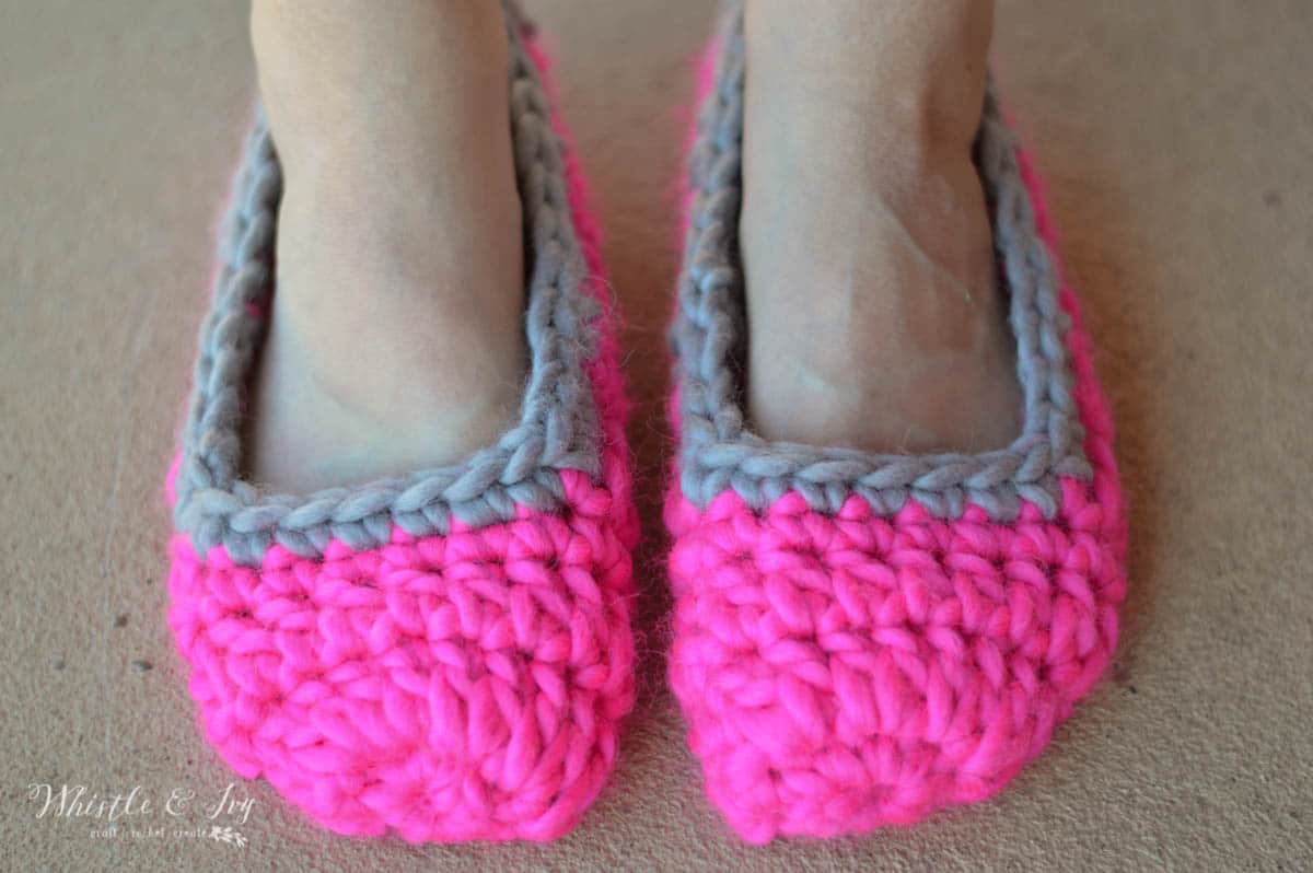 FREE Crochet Pattern: 30 Minute Chunky Crochet Slippers | These quick and cozy slippers work up very fast and are so comfortable! 