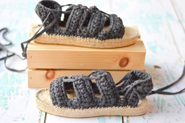 Crochet Espadrille Sandals - A kit is the perfect way to make crochet shoes! This kit is easy to make and comfortable to wear and included 2 styles.
