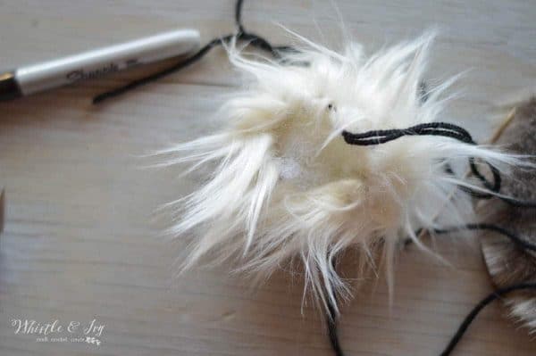 How to Make DIY Fur Pom-Poms - Make your won trendy fur pom-poms with this simple tutorials. They are easy to make than you think! 