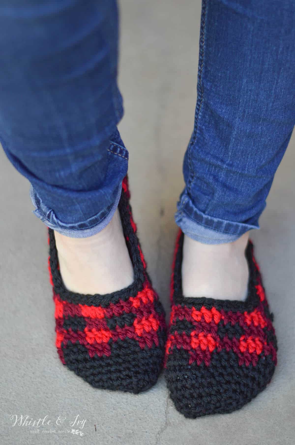 Women’s Crochet Plaid Slippers – Free Crochet Pattern