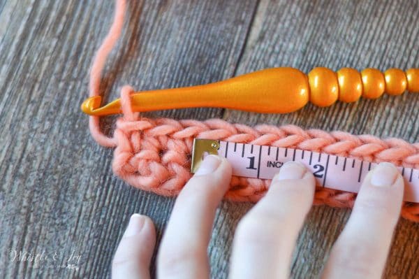 how to work a crochet gauge swatch, the easiest and fasted method 