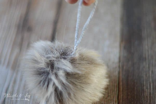 DIY Fur Ornament Baubles: These simply little bauble ornaments are easier to make than you think! Very trendy for the modern Christmas tree. 