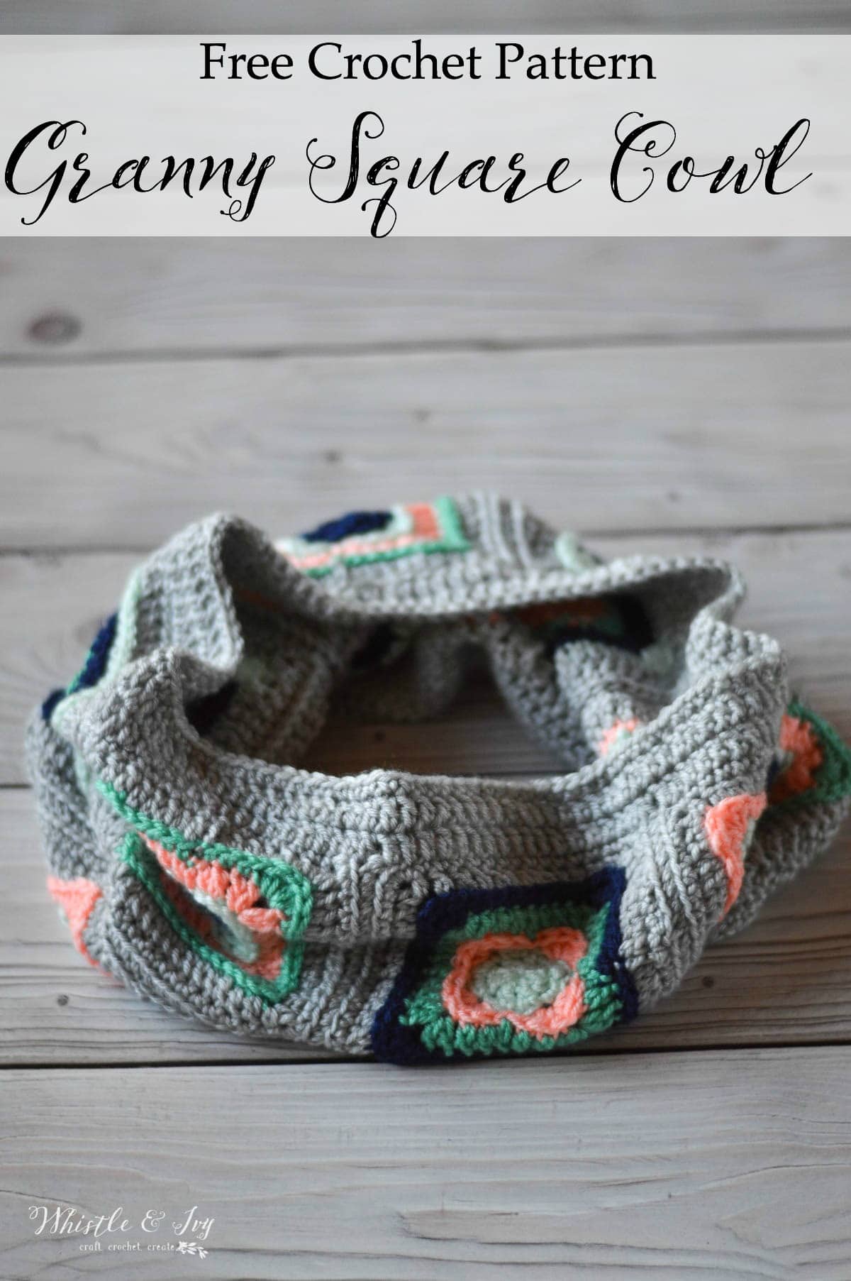 FREE Crochet Pattern: Granny Square Cowl | Classic turns modern with this fabulous cowl make up of pretty granny squares! 