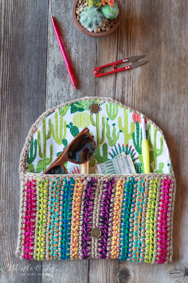 Make a bright, colorful crochet clutch – FREE and EASY crochet pattern