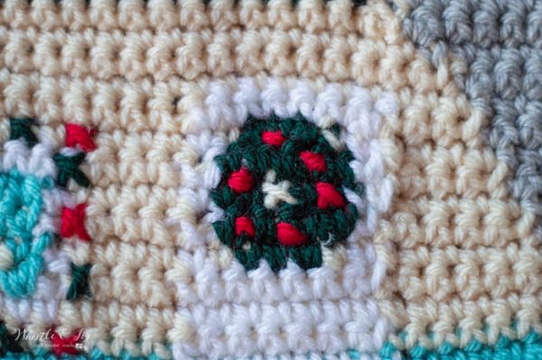 cross stitch on crochet Christmas wreath crochet pattern free 