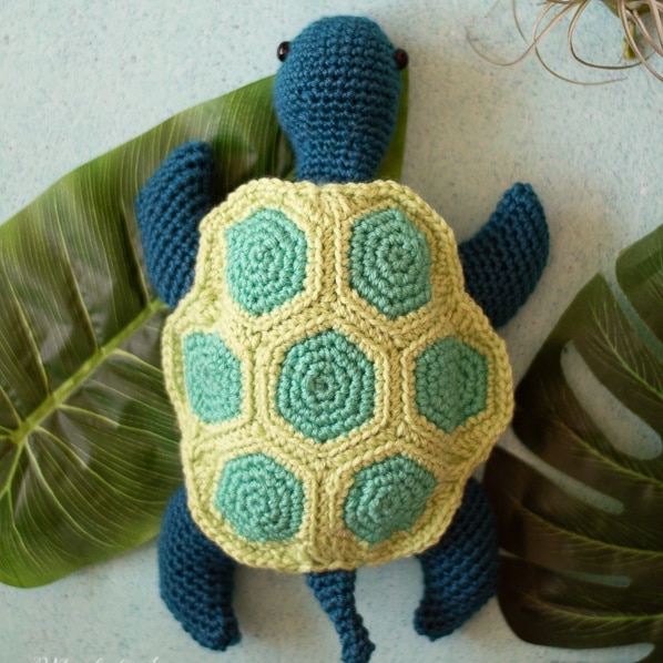 Make a Charming Crochet Baby Sea Turtle – a FREE Amigurumi Crochet Pattern