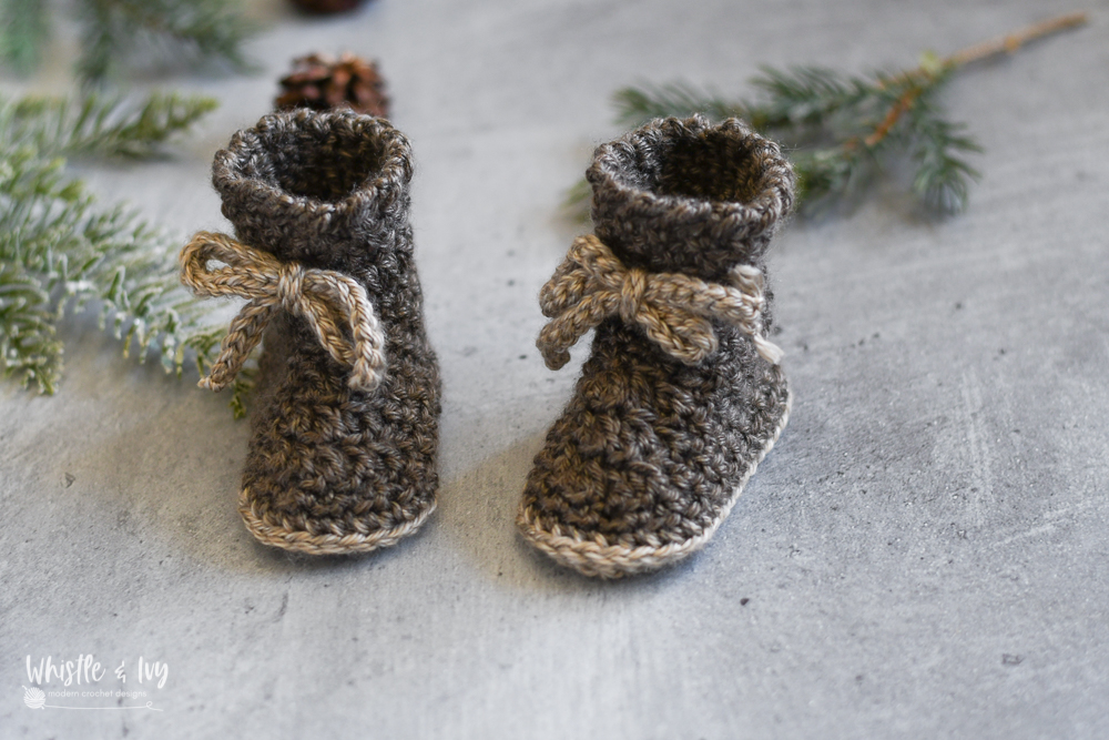 cute crochet baby booties for baby, textured baby booties crochet pattern, idea for handmade baby shower gift 