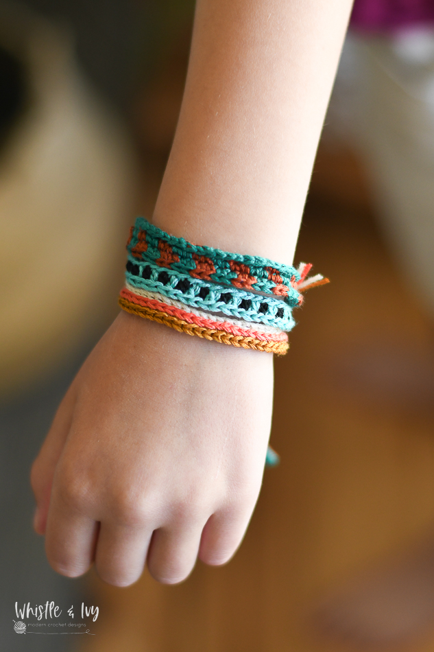 Crochet Friendship Bracelets – A new favorite summer pattern (even for beginners!)