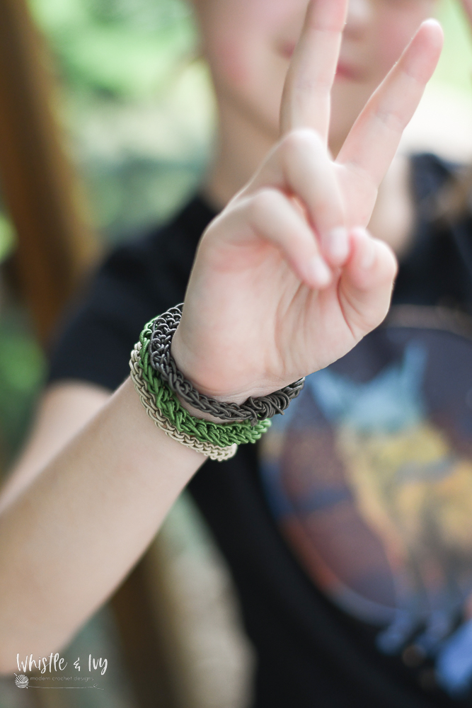 Crochet Hair Tie Bracelets – Easy 5-Minute Crochet Hair Hack