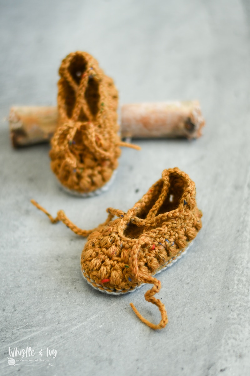 cute modern crochet puff stitch baby shoes spring baby shoes crochet pattern baby shower idea 