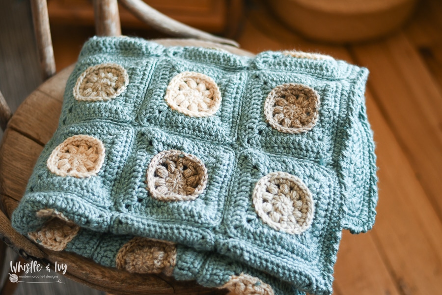 crochet summer blanket with sand dollar centers blue beach crochet pattern idea 